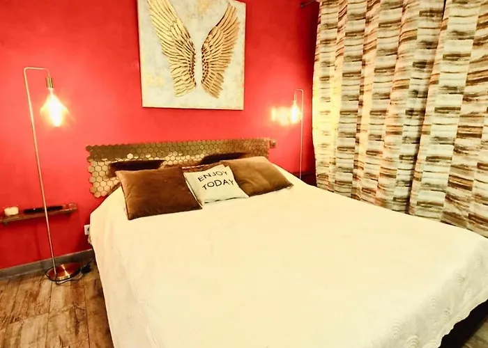 8 Personnes Saint-gilles * Saint-Gilles (Gard)